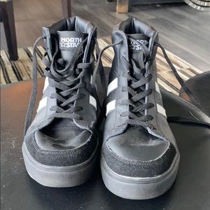North Star Men’s Black hightop size 10.5